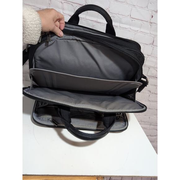 Briggs and Riley Executive Clamshell Brief Case Laptop Messenger Bag KB203C-4 - Picture 8 of 16